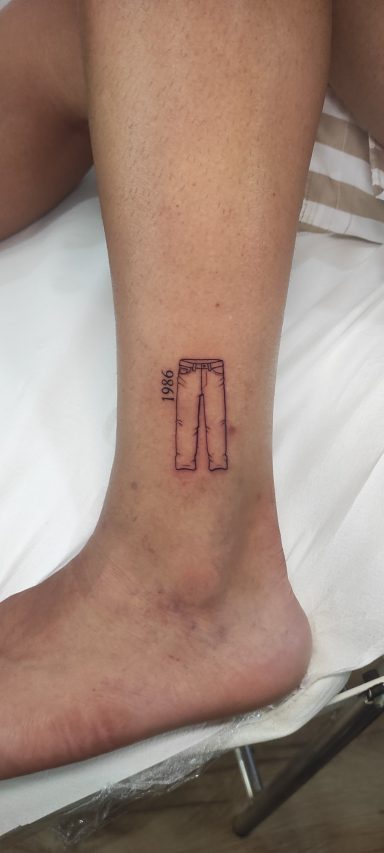 jeans vaqueros trausers fineline small tattoo